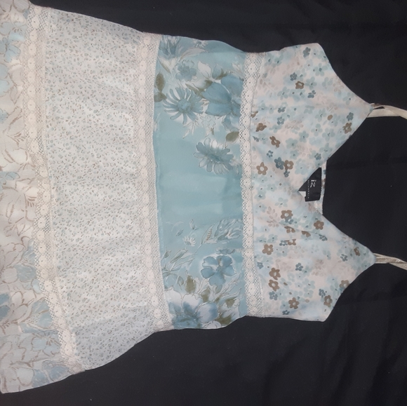 IZ California size M tank top - Picture 4 of 4